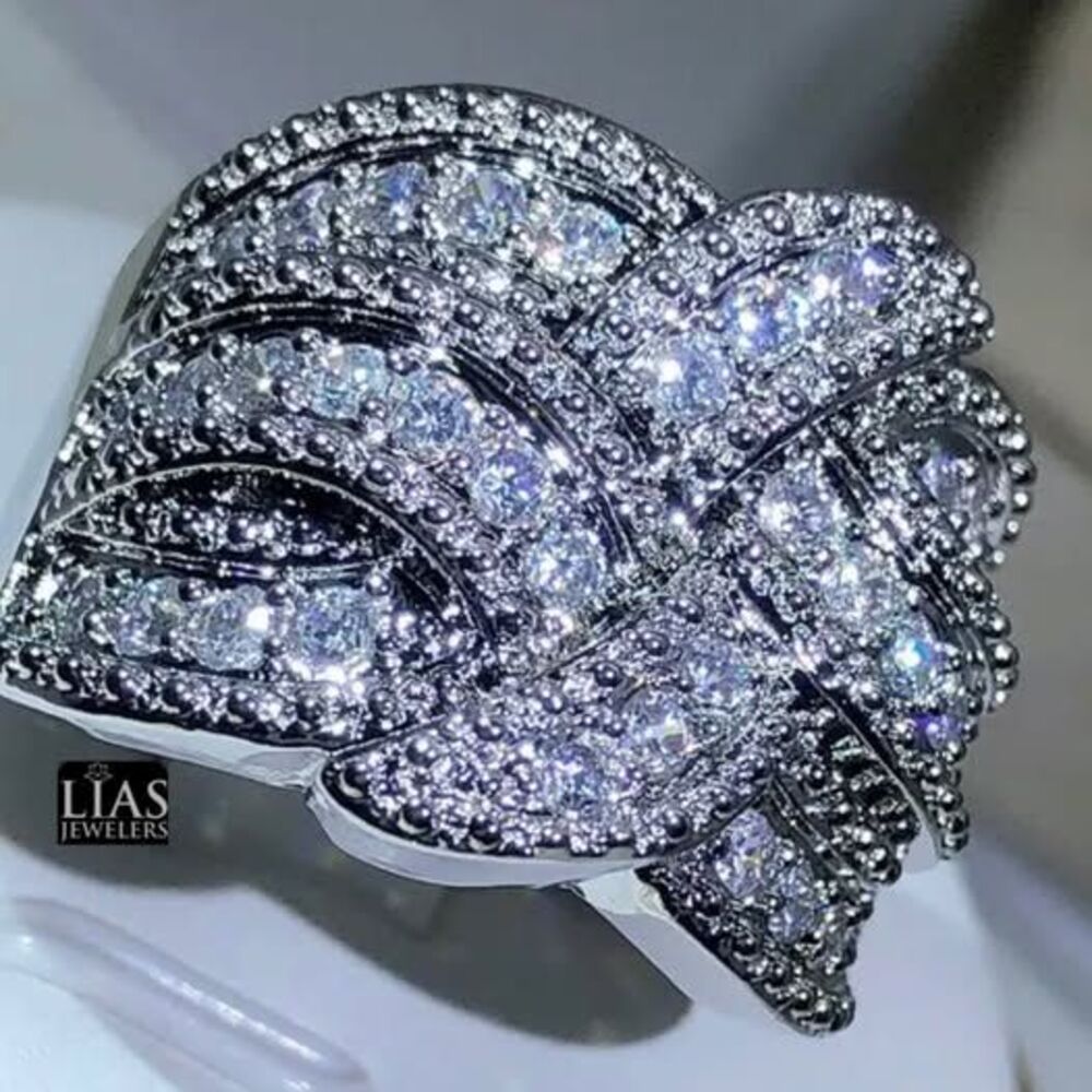 New 18k white gold wedding ring